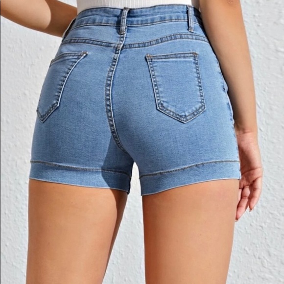 Sexy Denim skinny shorts NWT - Picture 4 of 7